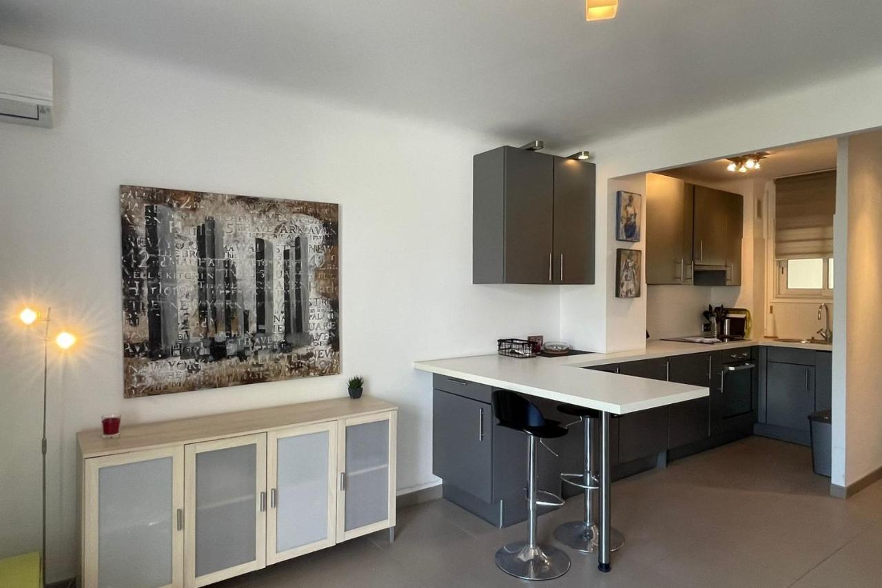 Fully Equipped Beachfront Studio In The Heart Of The City Center Bd Leclerc Antibes Exterior foto